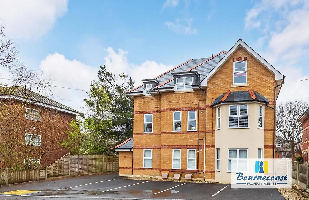 Sea Air By Bournecoast - A Two Bedroom Apartment With Parking - Minutes To The Sandy Beaches - Fm10676-1